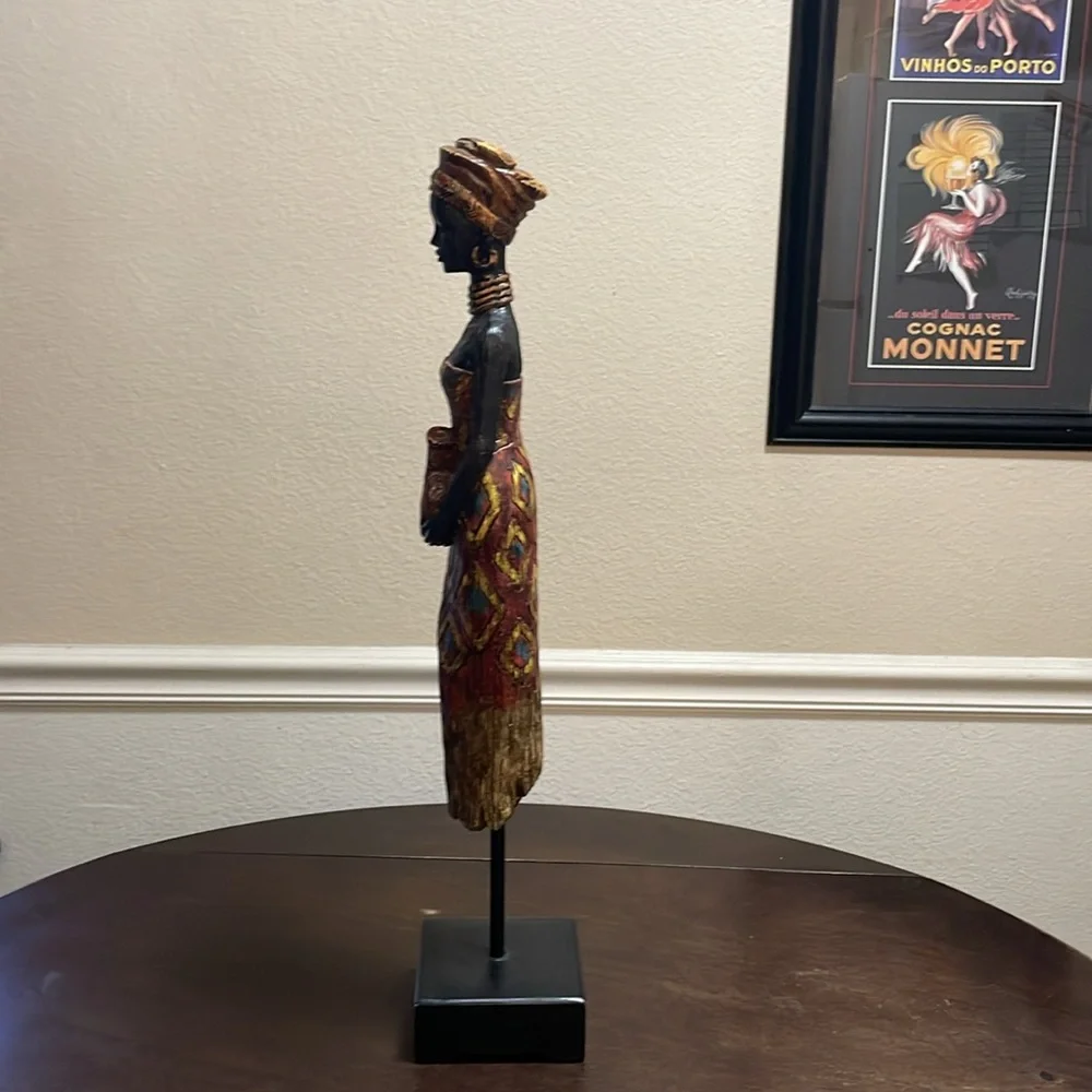 African lady wooden statue
